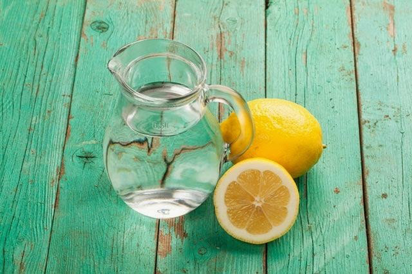 Aç Karnına Limonlu Su İçmenin Vücuda Etkileri