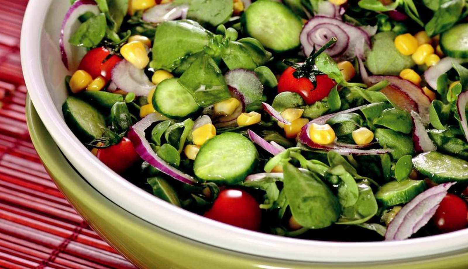 Semizotu Salatası Tarifi, Besin Değeri, Sağlık Yararları ve Yaklaşık Kalori Miktarı Hakkında Bilgiler