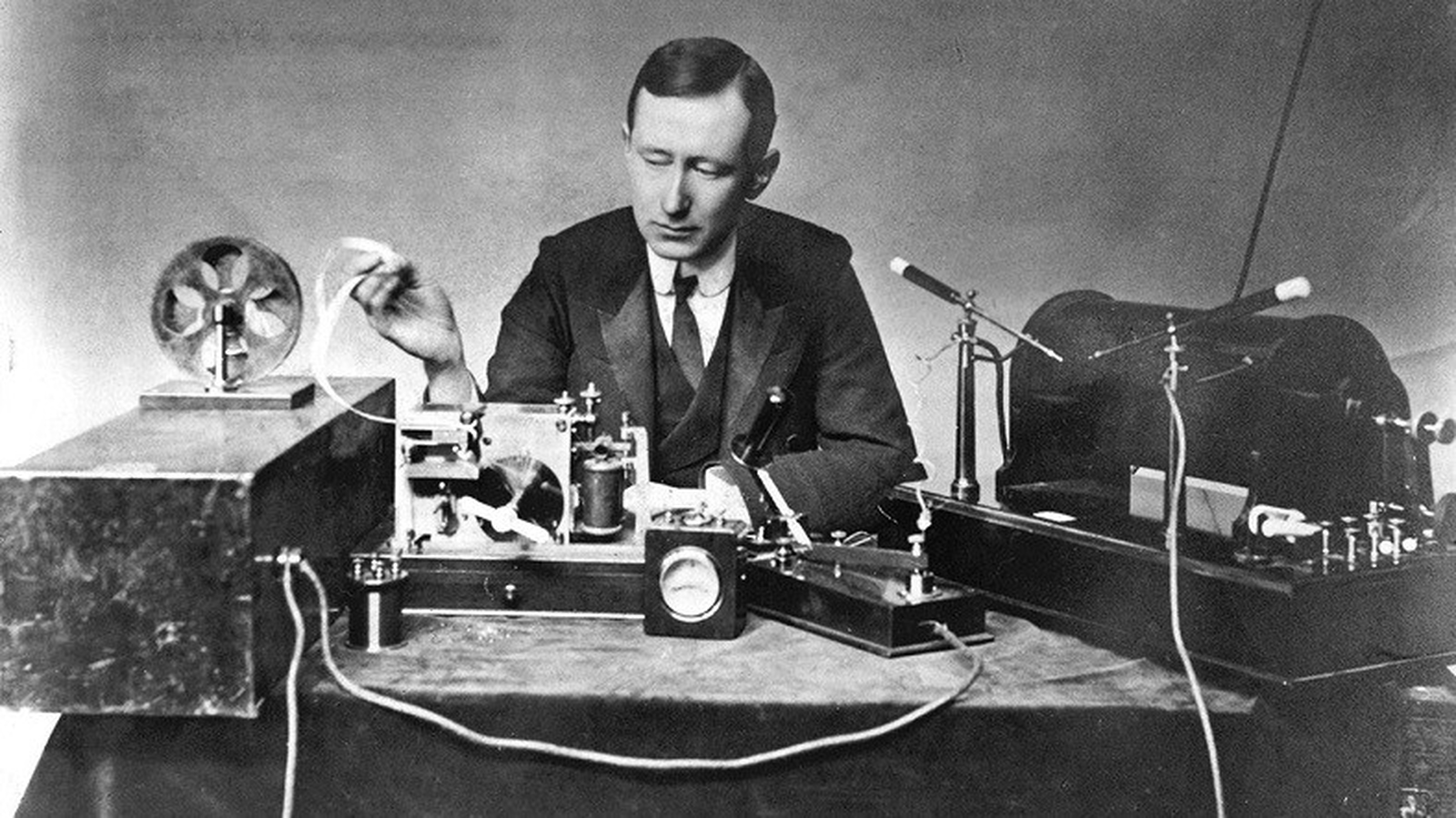 Radyo, Radyonun Tarihi Ve Radyonun Çalışma Mantığı