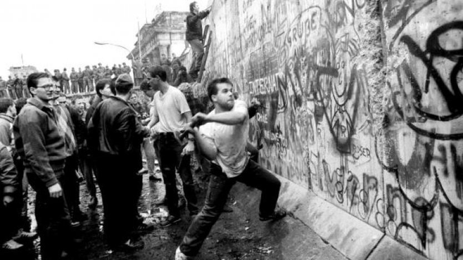 Berlin Duvarı’nın Yıkılışı